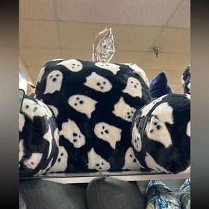Ghost back rest pillow with pocket for phone & ghost blanket